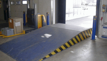 HYDRAULIC LOADING RAMPS