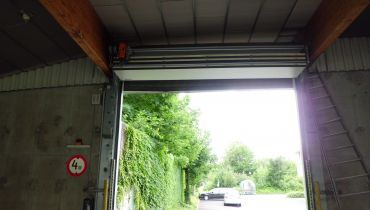 OVERHEAD FOLDING DOOR