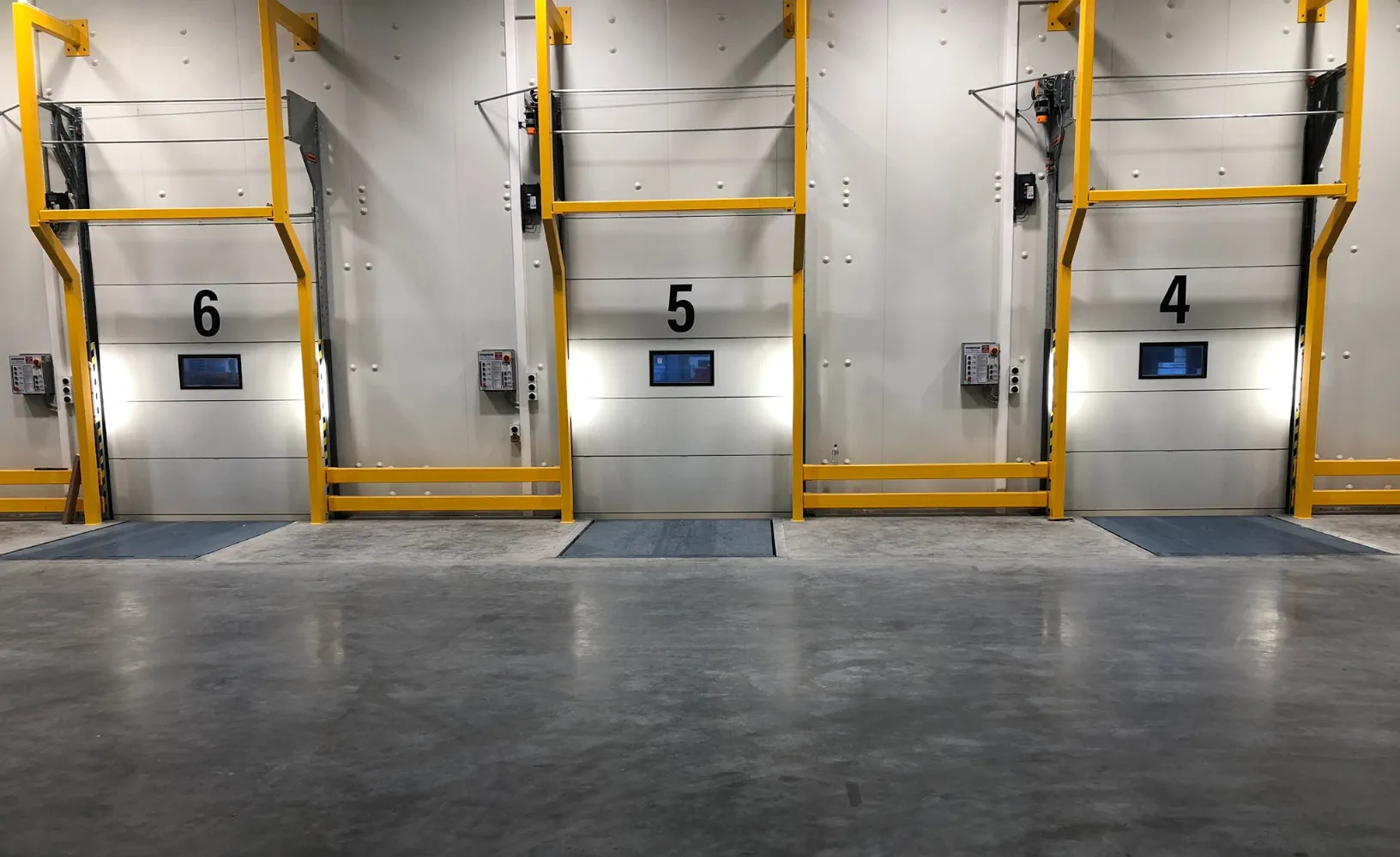 Weglehner | Ceiling Folding Door at Loading Ramp