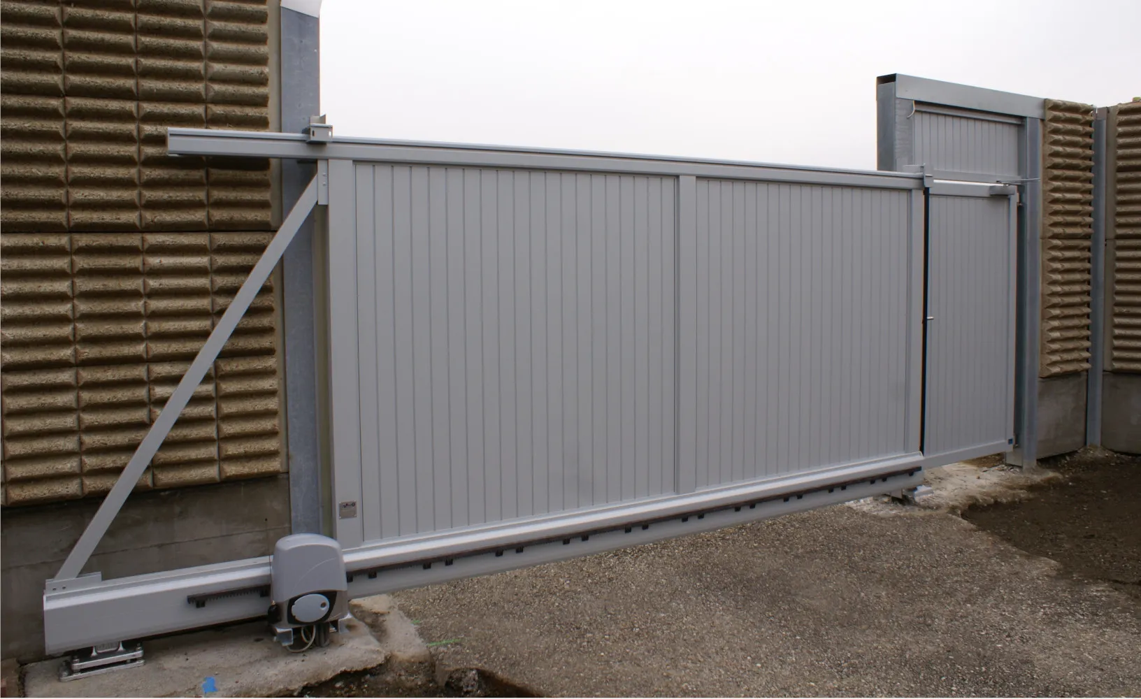 Weglehner Cantilever Sliding Gate Closed