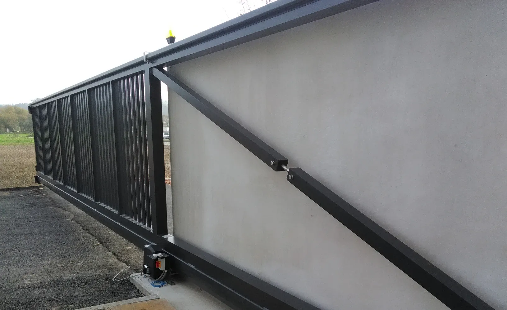 Weglehner Cantilever Sliding Gate Inside View