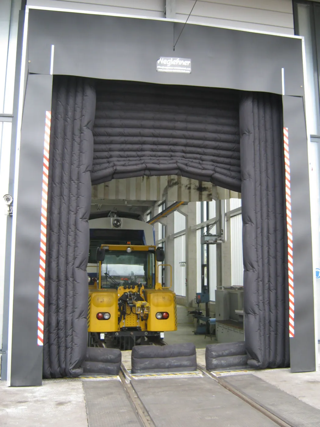 News – Special Construction Inflatable Door Seal at Train Hall – Image 3 – Weglehner Ges.m.b.H.